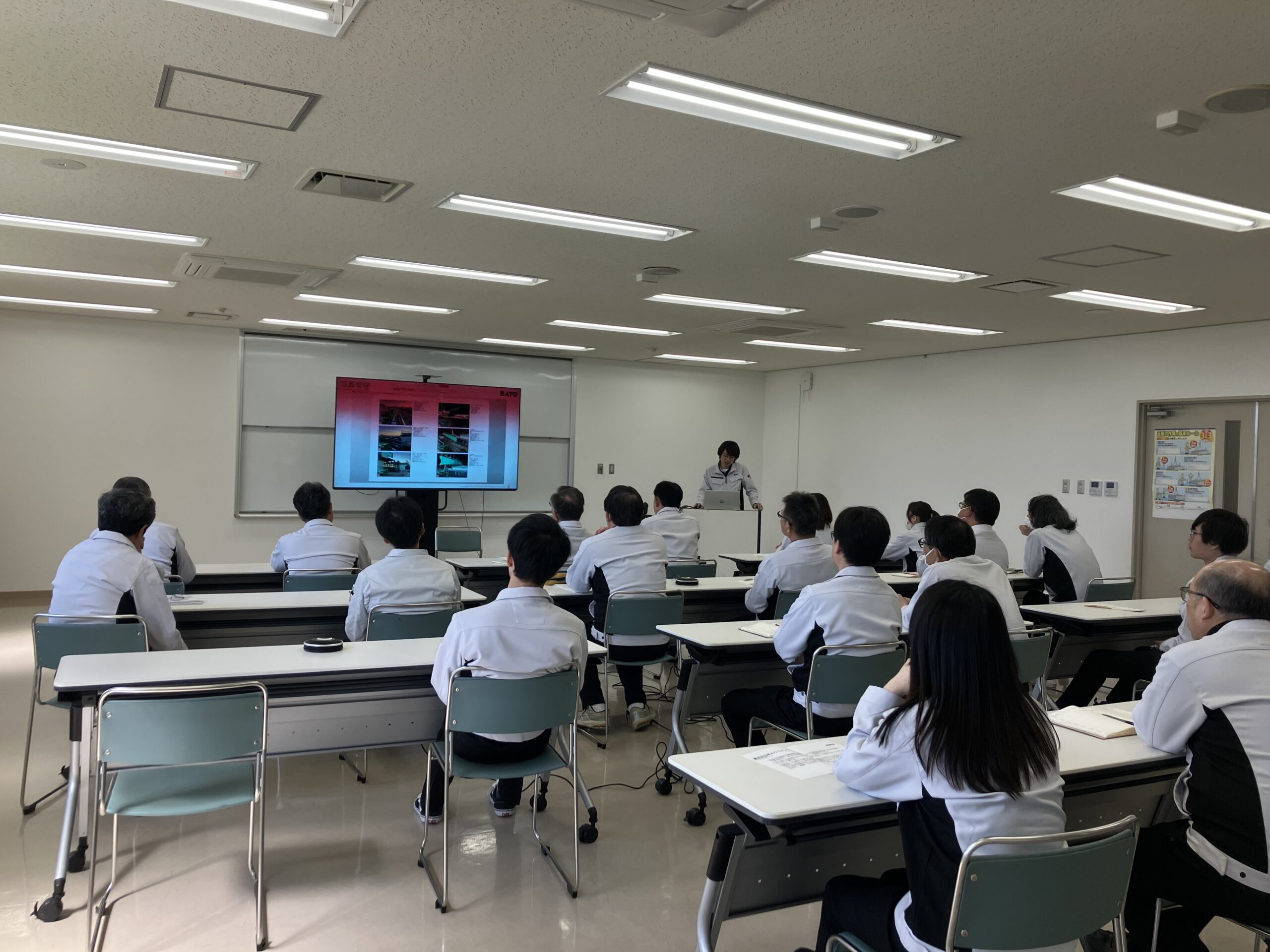単年度育成計画成果報告会を行いました。